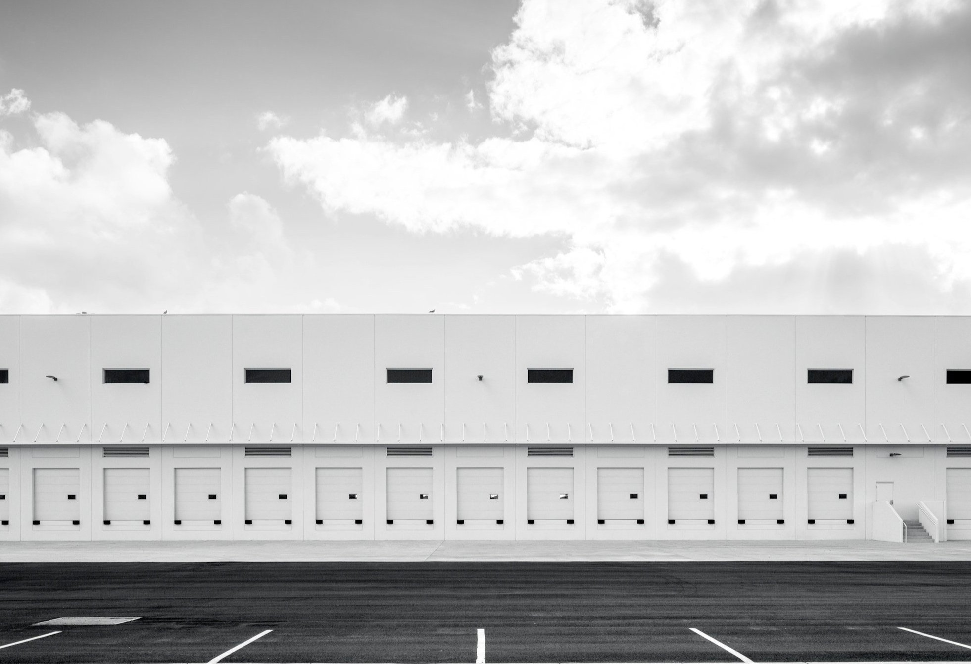 Navigating Dedicated Logistics: How to Secure Reliable and Flexible Solutions